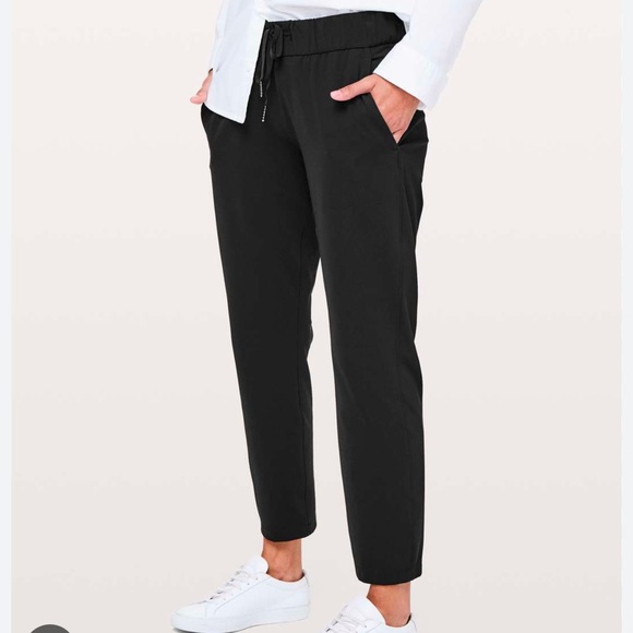 lululemon athletica Pants - Lululemon Luxtreme On the Fly Crop Pants, Size 12